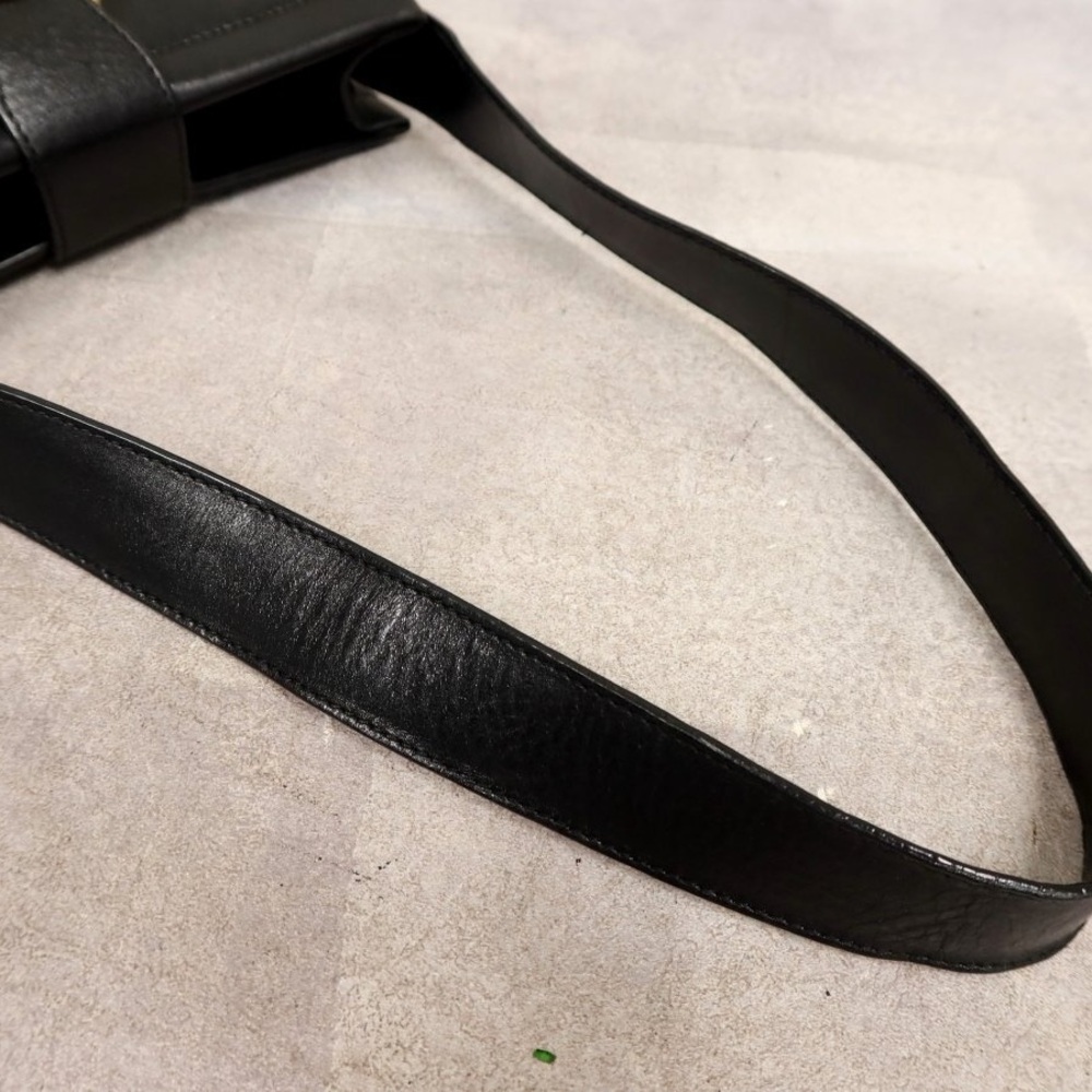 🇯🇵Vintage Salvatore Ferragamo Black Leather Shoulder Bag with Gold Accent - Picture 5 of 8